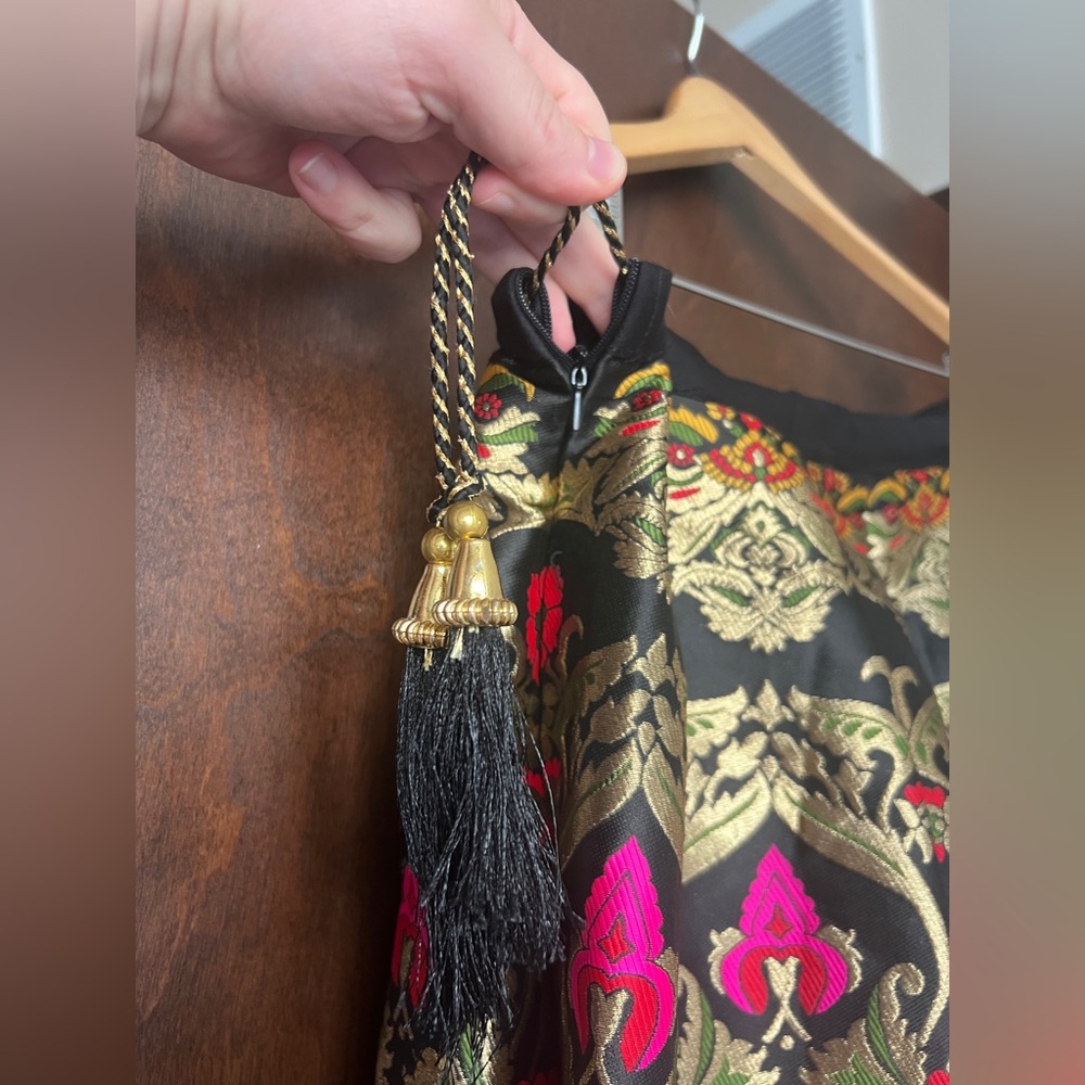 Indian wedding guest outfit, leganga, black top with dupatta, silk skirt - Picture 4 of 10